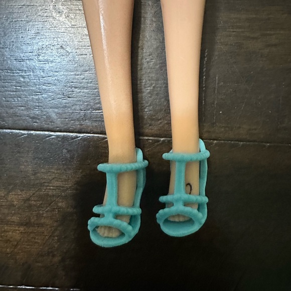 Singing Taylor Swift “You Belong with Me” doll - Picture 3 of 4